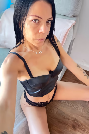 Escort girl Carol